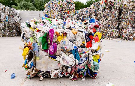 Sortierte Kunststoffverpackungen aus dem Gelben Sack bzw. der Gelben Tonne (Initiative "Mülltrennung wirkt" / Holger Martens)
