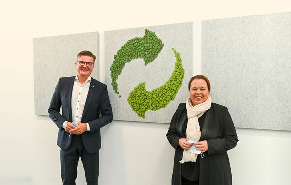 News Bild Grüner-Punkt-Chef informierte beim Besuch von Umweltministerin Ursula Heinen-Esser über neue Möglichkeiten des Kunststoffrecyclings